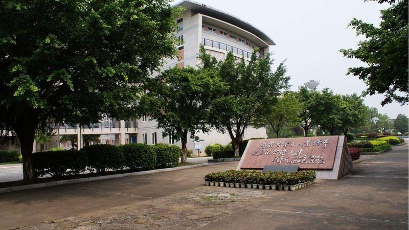 冰箱选购：优缺点对比与型号推荐**